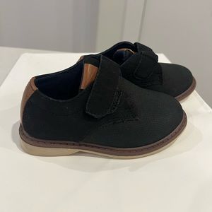 Boys toddler size 6 dress shoes in black
